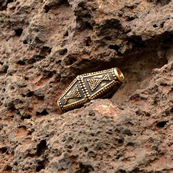 Wikinger Schmuck Perle Stundenglas aus Bronze