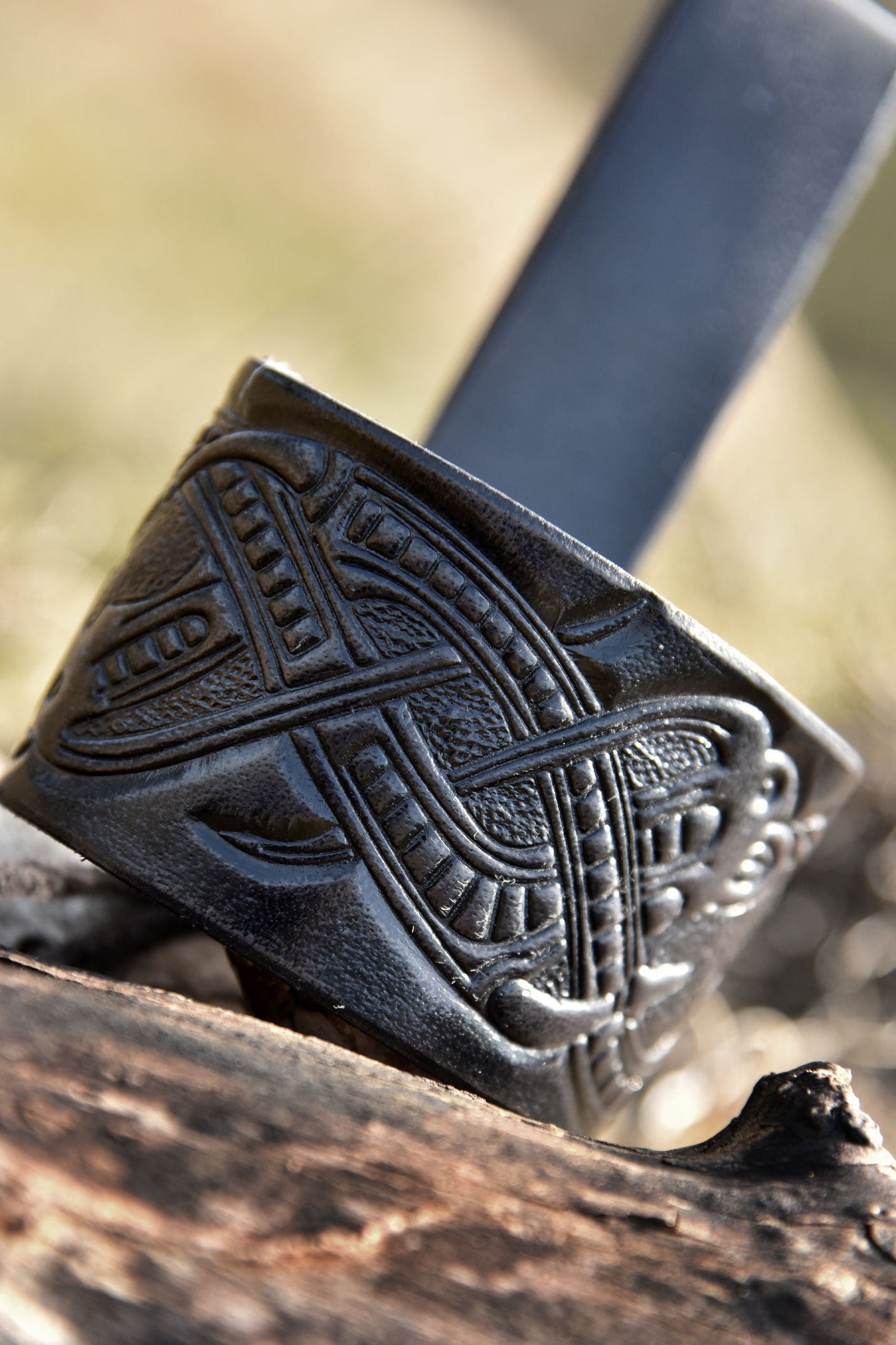 Wikinger Trinkhornhalter mit Prägung im Jelling-Stil aus Büffelleder