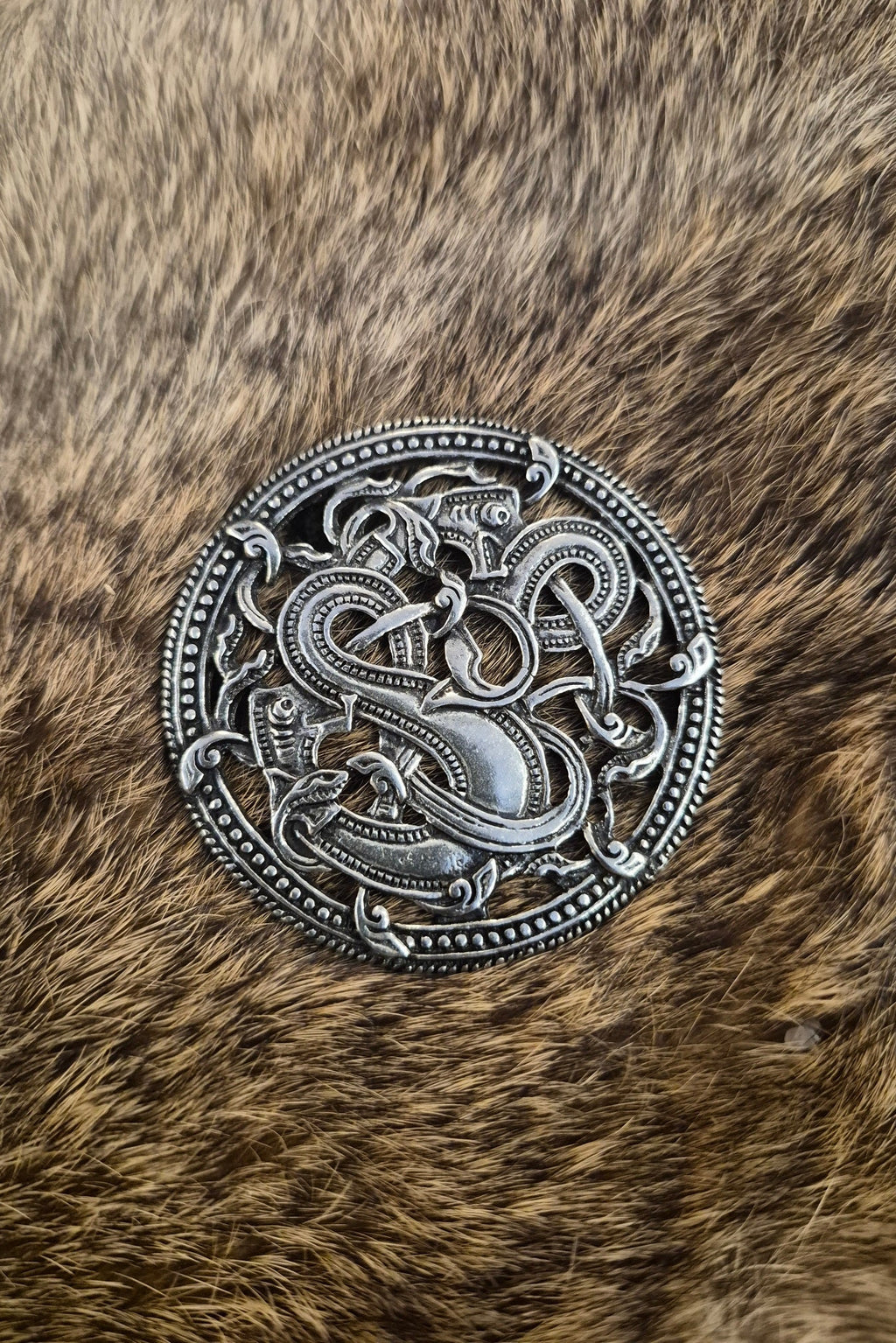 Wikingeranhänger im Jelling-Stil aus Zinn