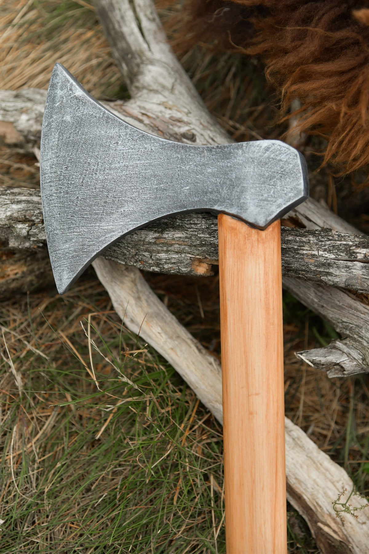 Wikingeraxt für Kinder aus Holz mit Ledergriff - bemalt