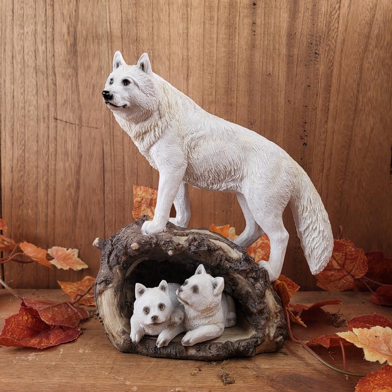 Wolfsmutter mit Jungen im Bau - handbemalt