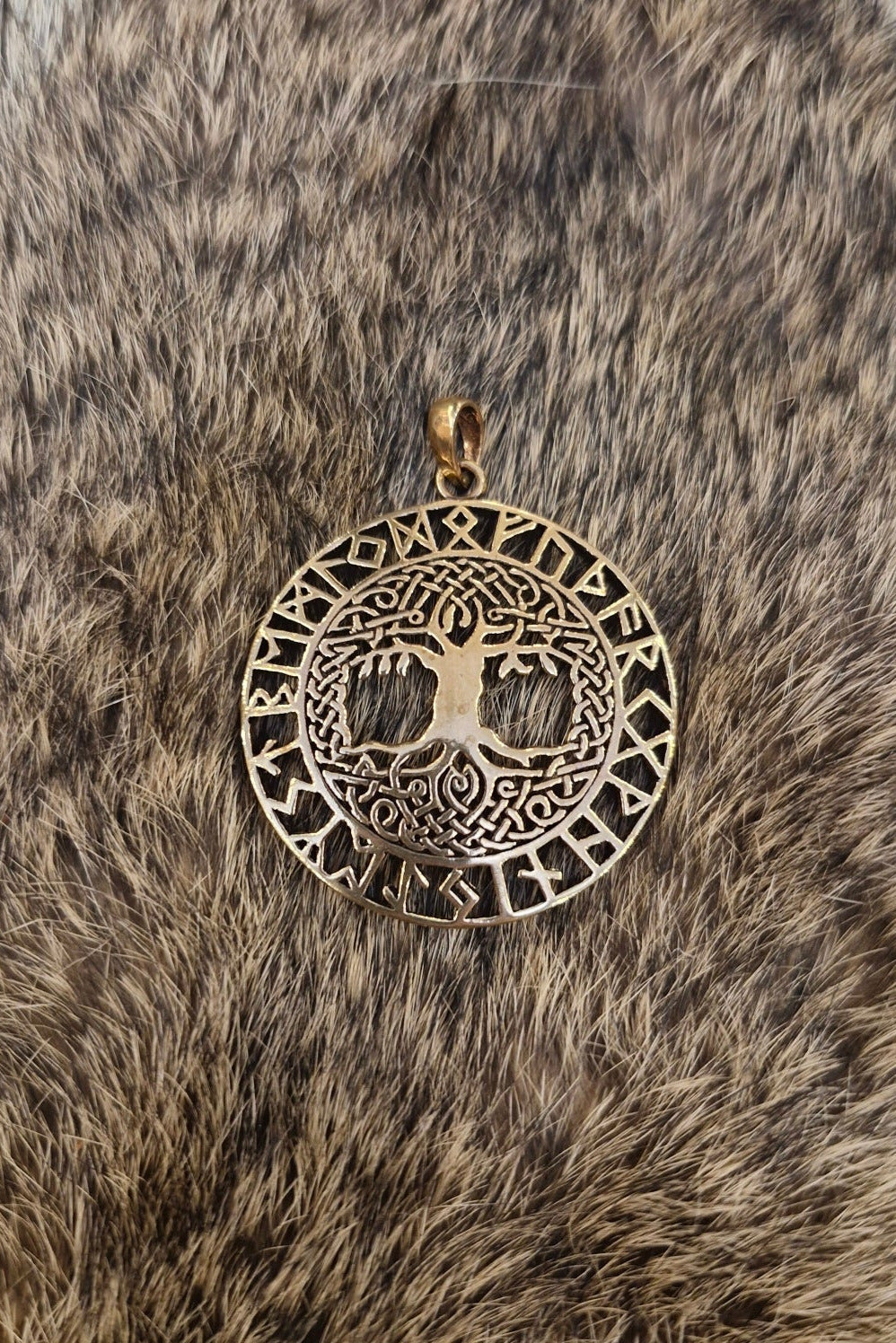Amulett Yggdrasil mit Runen aus Bronze
