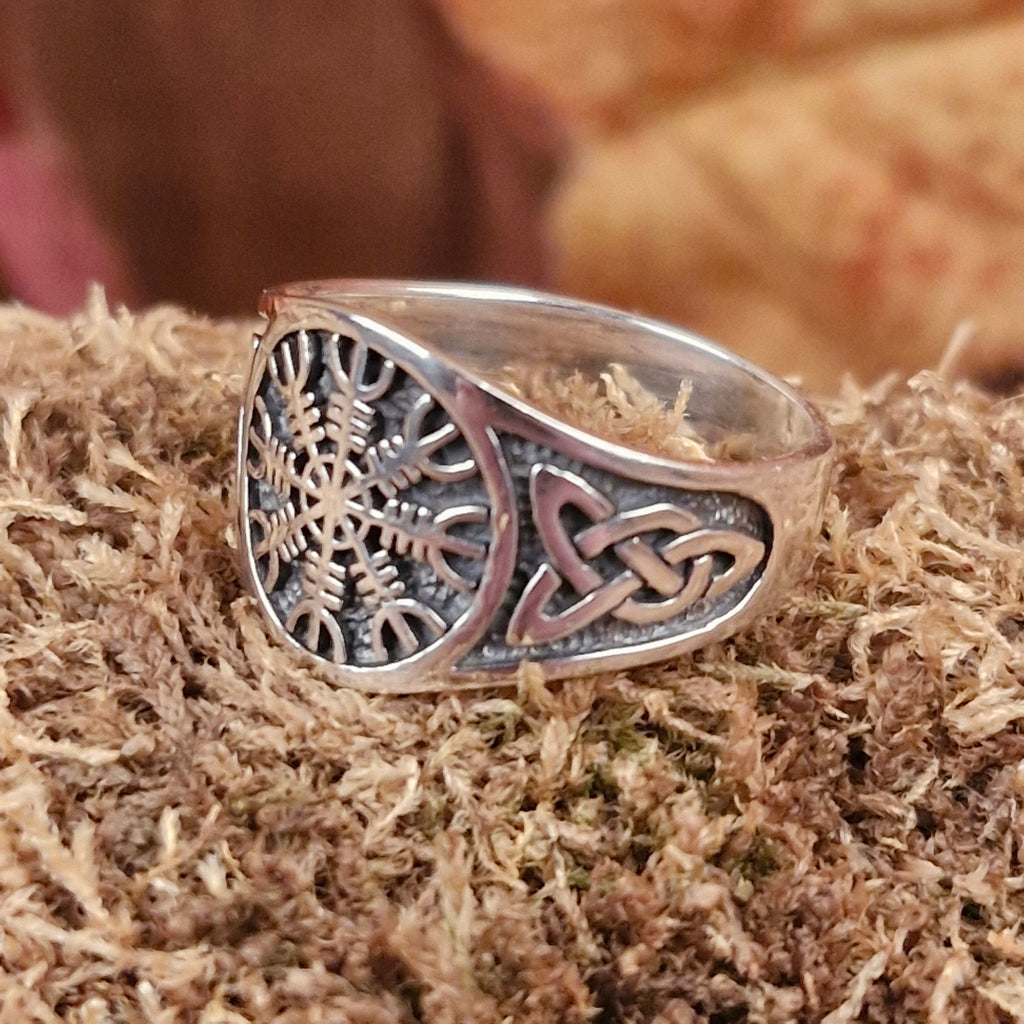 Asatru Ring Oegishjalmr und Knotenmuster aus Silber