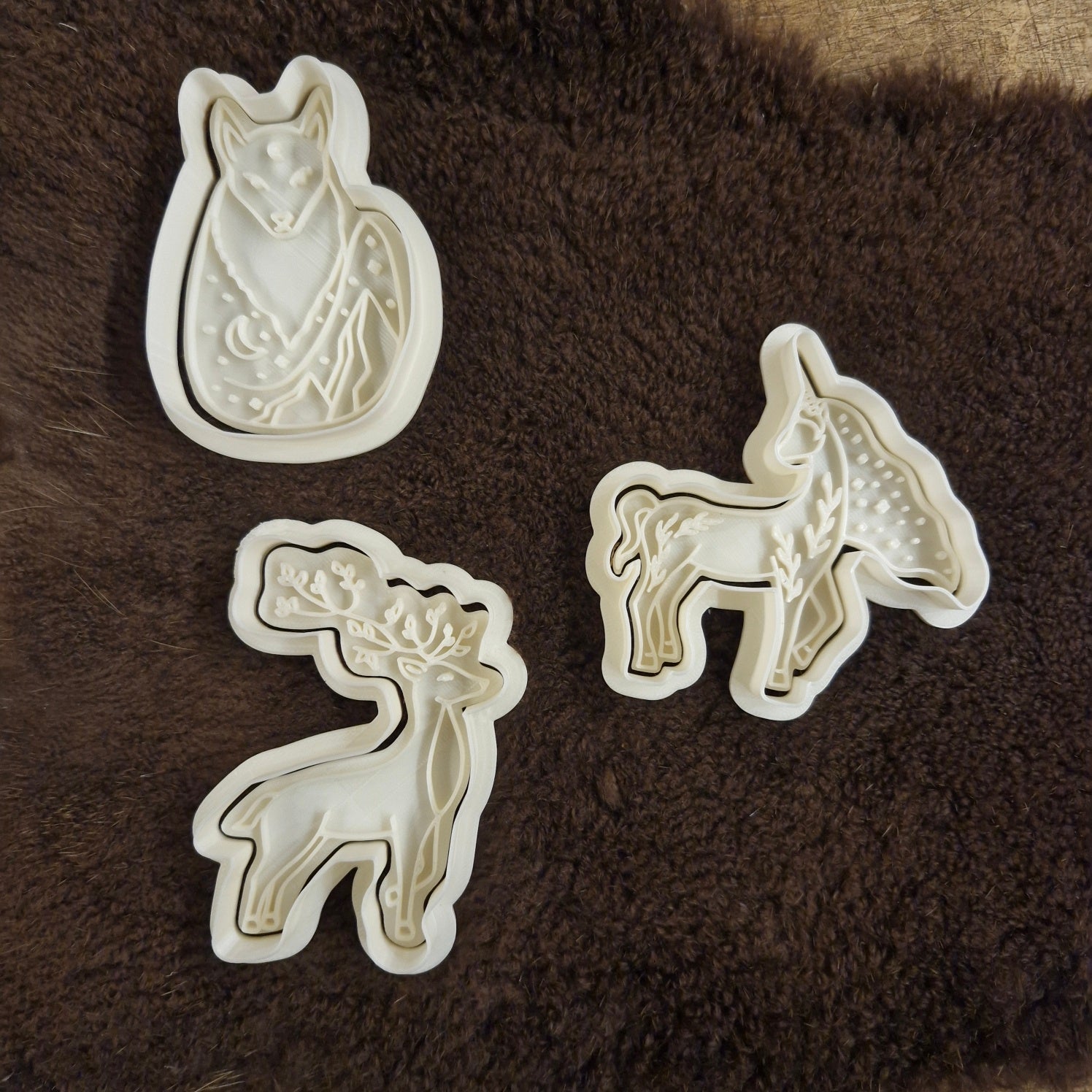 Cookie cutter with plunger
