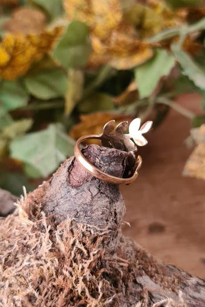 Bronze ring leaves