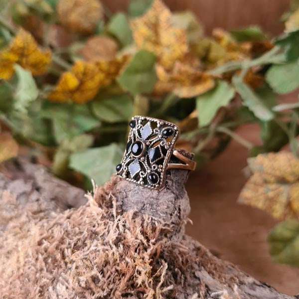Byzantinischer Ring mit Onyx-Kreuz aus Bronze
