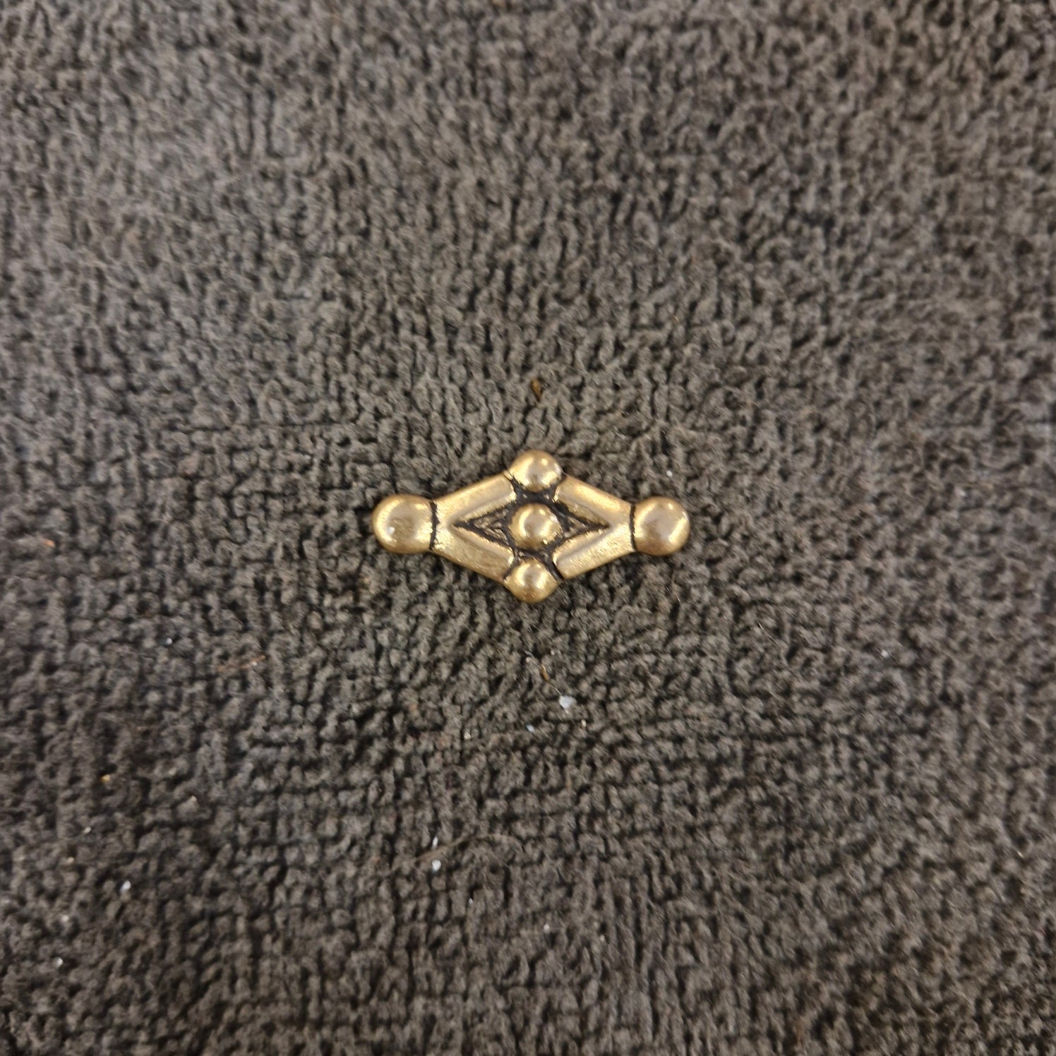 Frühmittelalter Gürtelbeschlag Kiewer Rus Raute aus Bronze für 2,5 cm Riemen - Replik