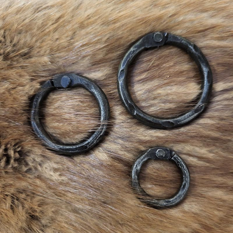 Handgeschmiederter Ring aus Eisen