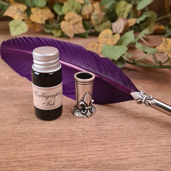 Kalligrafieset Fleur De Lys mit purpur Schreibfeder