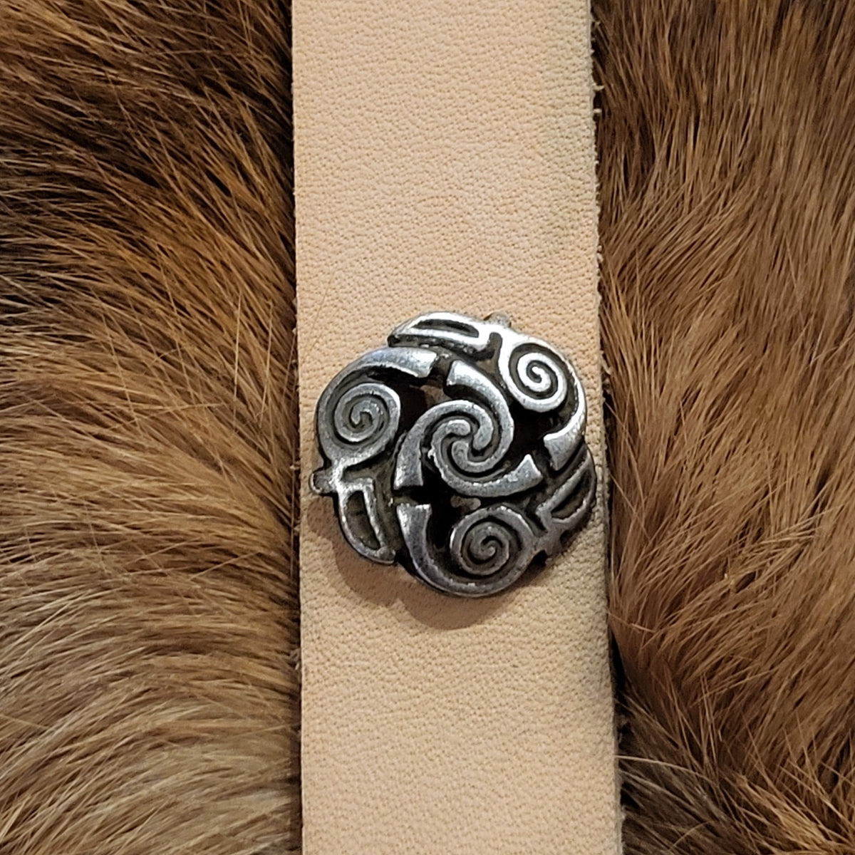 Celtic decorative rivet triple spiral for 3 cm straps