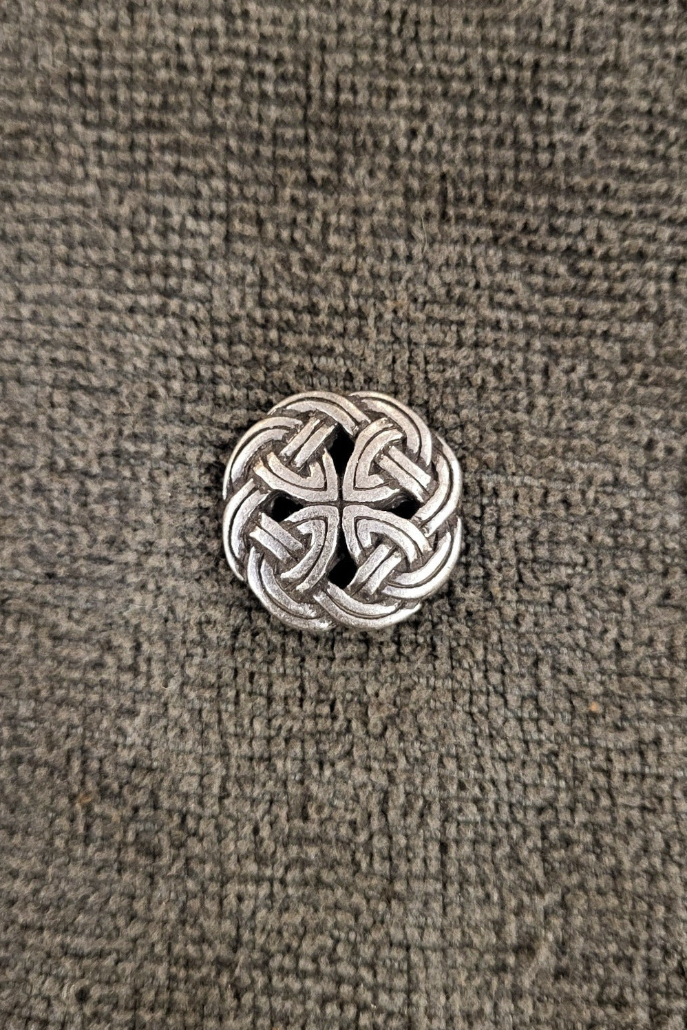 Celtic knot button