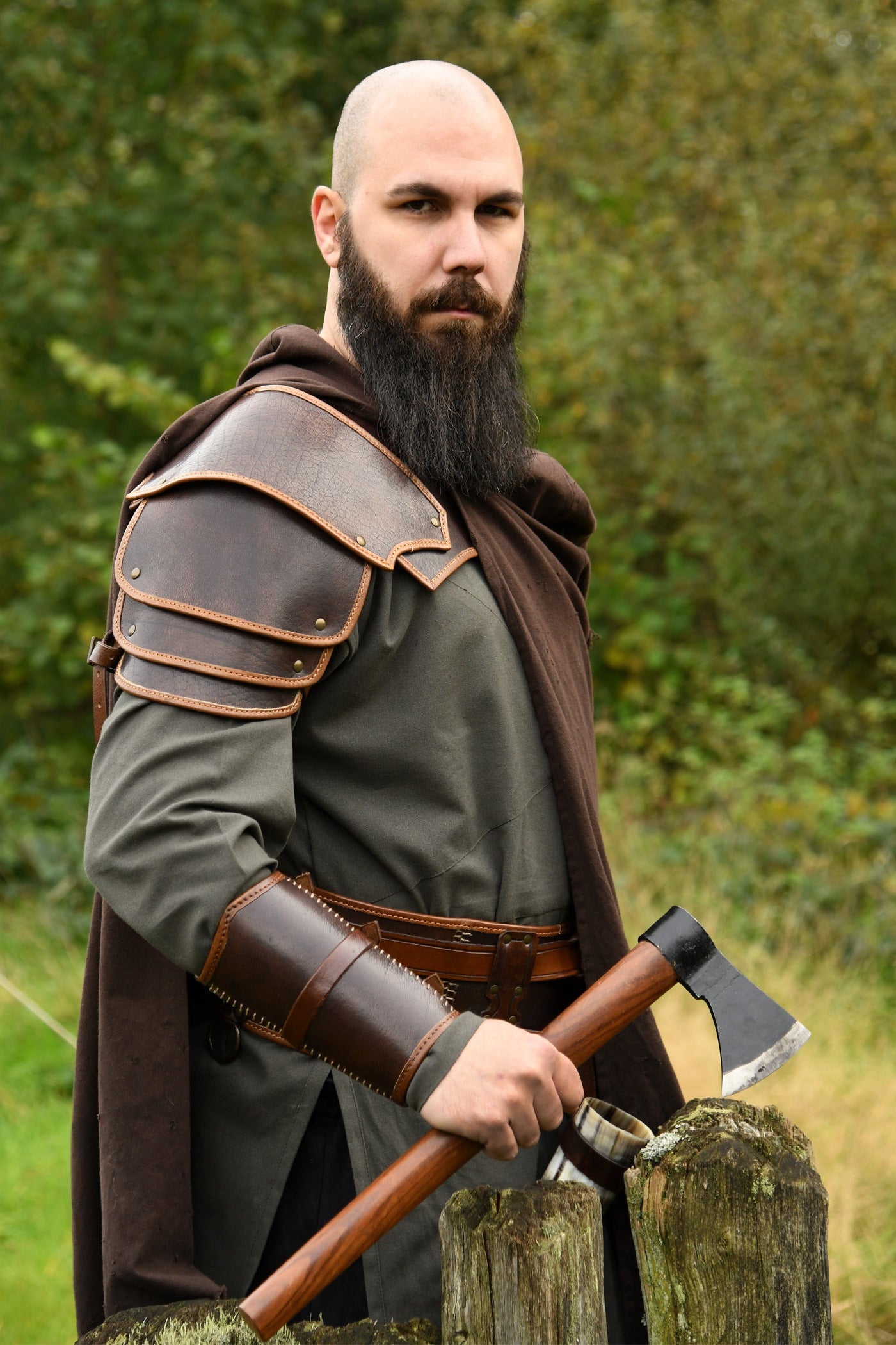 LARP Leder Schulterschutz aus Büffelleder