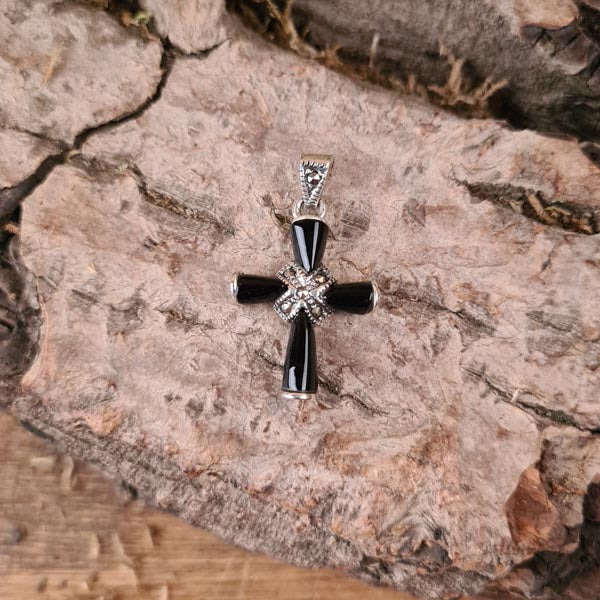 LARP Kreuz mit Onyx aus Silber