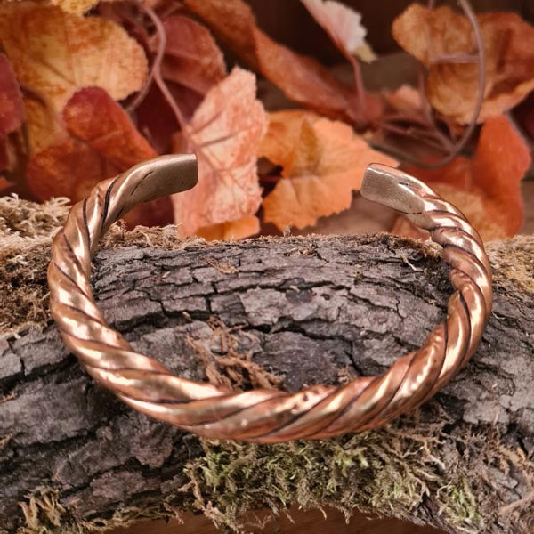 Massiver Armreif aus Bronze