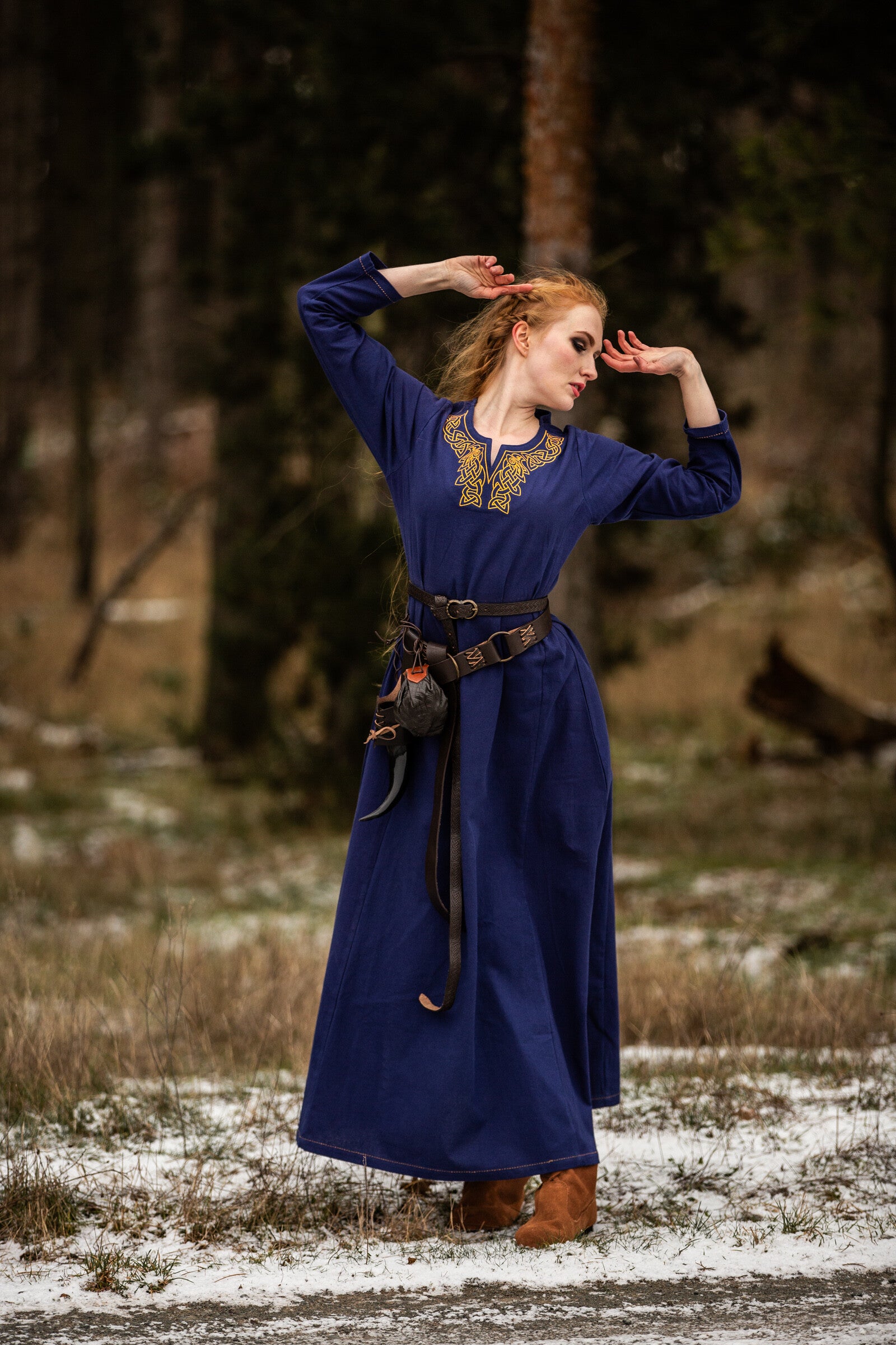 Wikinger Kleid Aslaug mit Stickereien