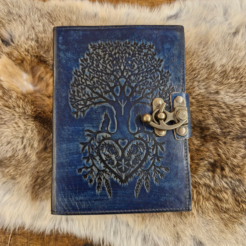 Lederbuch Lebensbaum mit Wolfspaar mit Riegelhaken