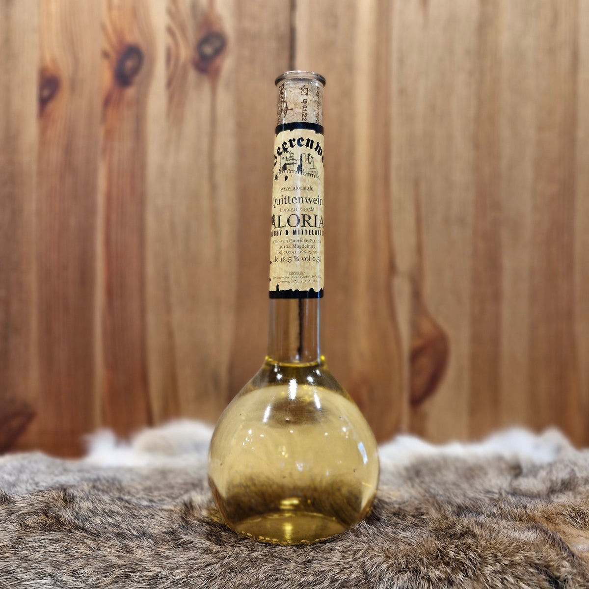 Quittenwein in Elixierflasche