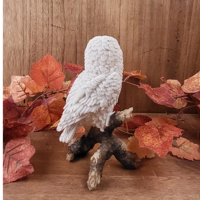 Schneeeule auf Ast - handbemalt