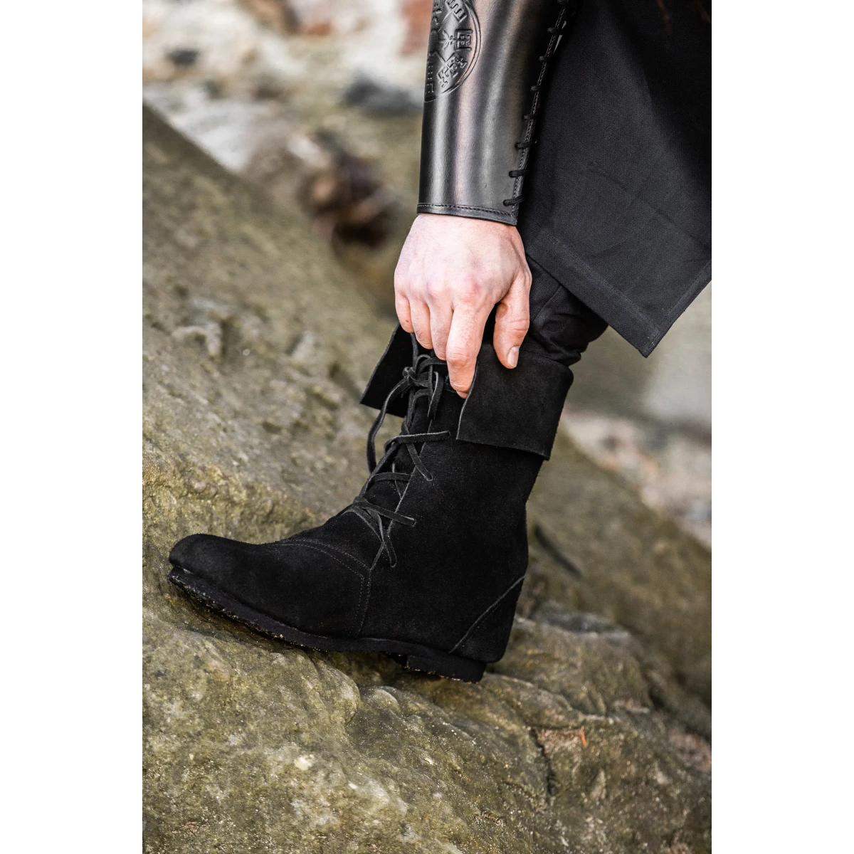 Spätmittelalter Halbstiefel mit Stulpe aus Veloursleder
