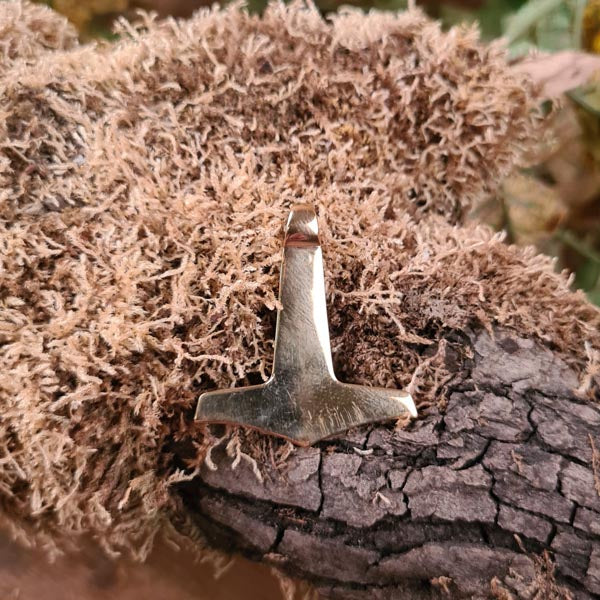 Thorhammer Mjolnir mit Runen aus Bronze