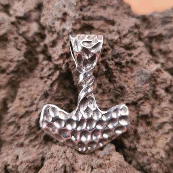 Thors Hammer Vegvisir mit Runen aus Silber