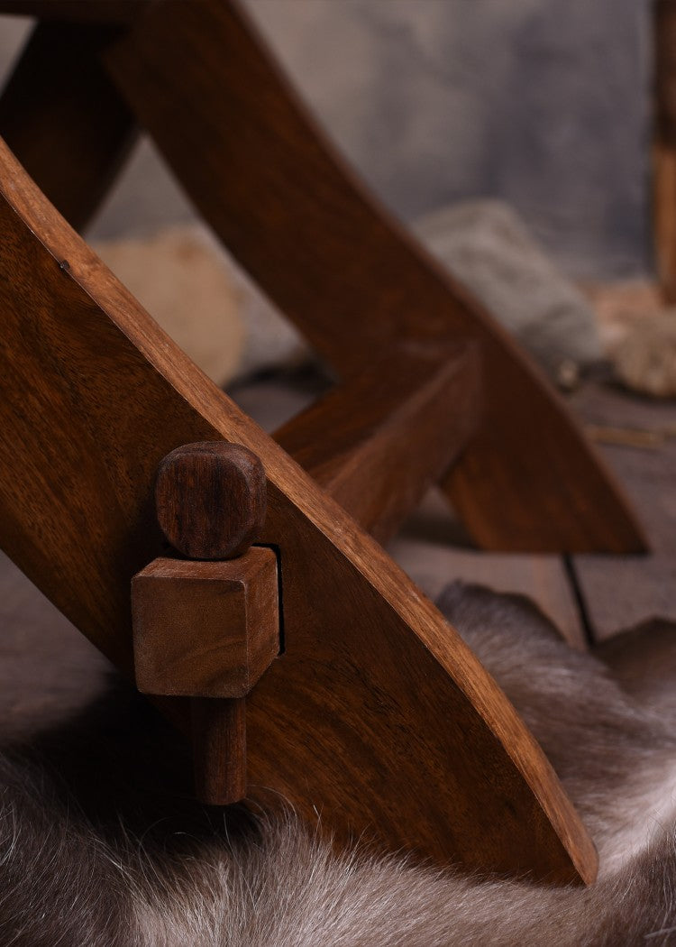 Mittelalter Scherenstuhl mit Ledersitz
