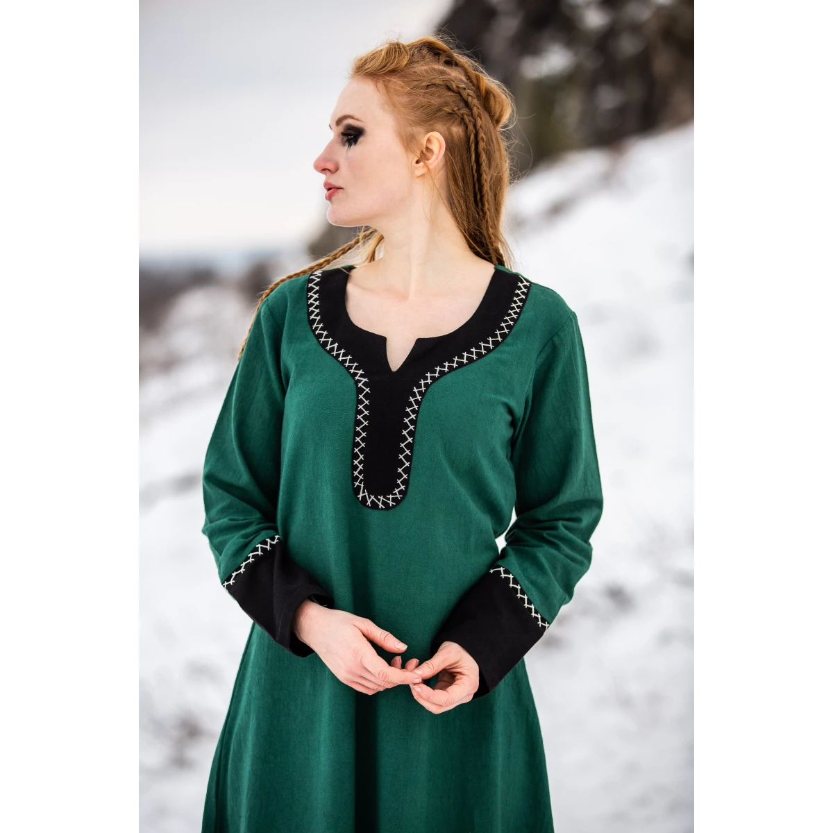Wikingerkleid Ingrid mit Handgestickerei