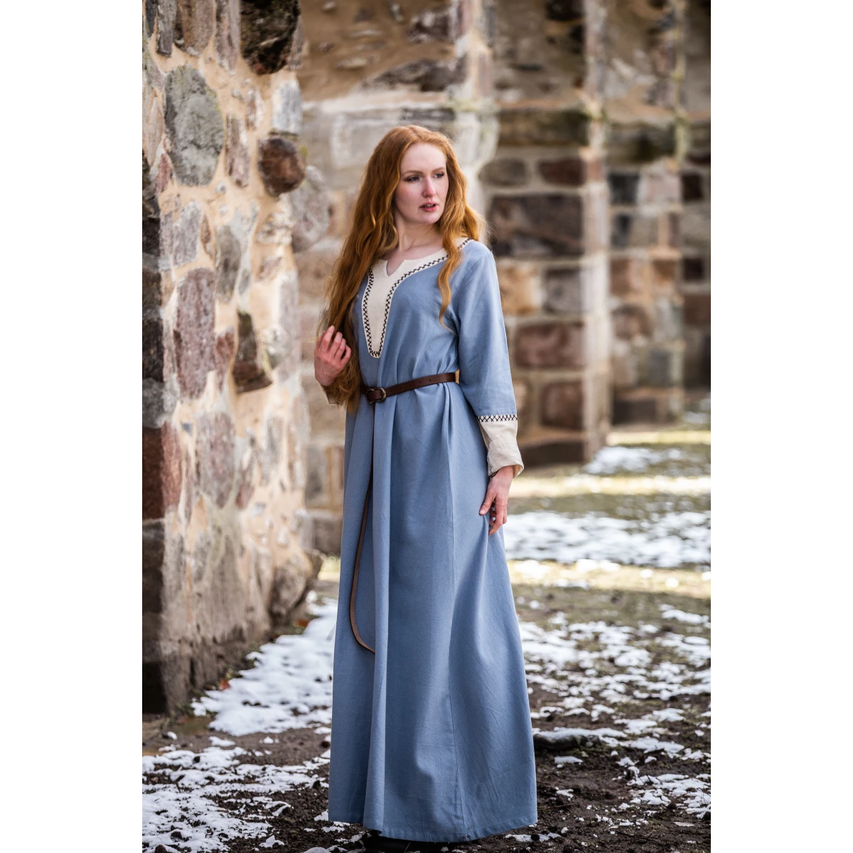 Wikingerkleid Ingrid mit Handgestickerei
