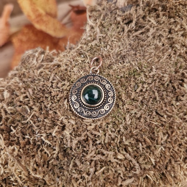 LARP Amulett mit Spiralen und Halbedelstein aus Bronze