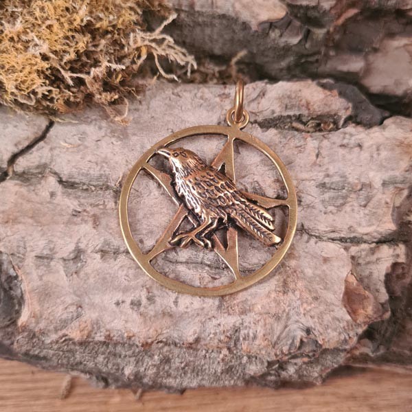 Amulett Rabe im Pentagramm aus Bronze