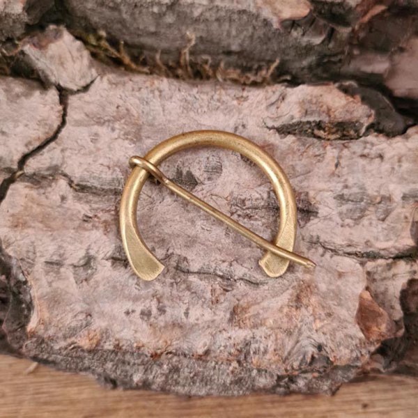 Einfache Mittelalter Fibel aus Messing