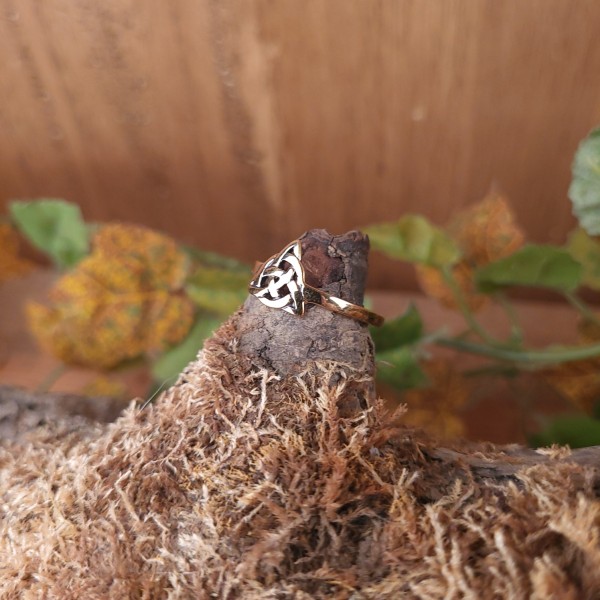 Kelten Ring mit Trinity Knoten aus Bronze