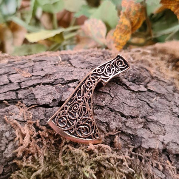 Amulett Wurfaxt Franziska aus Bronze