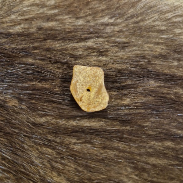 Rohbernstein mit 2,3 mm Bohrung für DIY Schmuckketten