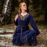Wikinger Kleid Aslaug mit Stickereien Wikinger Kleid Aslaug mit Stickereien
