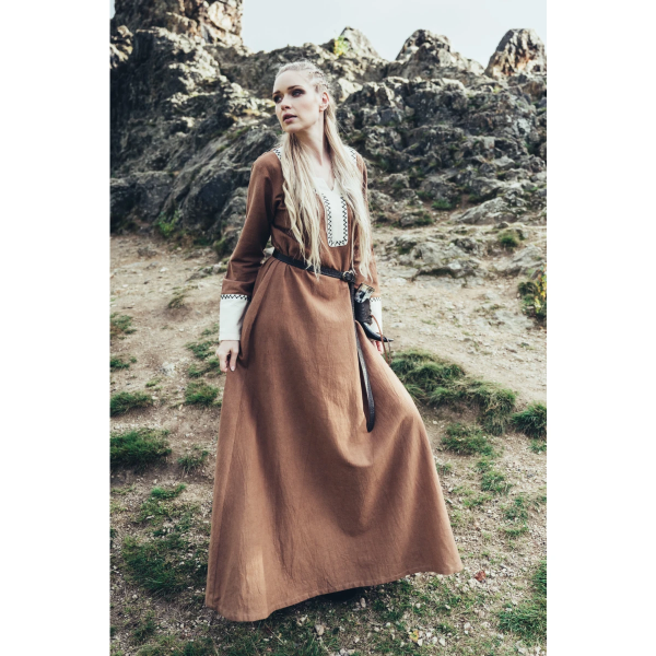 Wikingerkleid Ingrid mit Handgestickerei