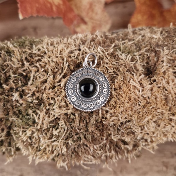 LARP Silberamulett mit Spiralmuster und Halbedelstein