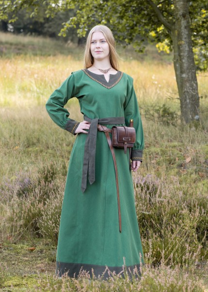 Wikinger Kleid mit Stickerein