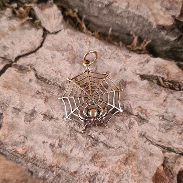 Anhänger Spinnennetz mit Spinne aus Bronze