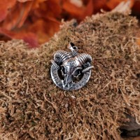 Germanen Amulett Widderschädel mit Wotansknoten aus Silber Germanen Amulett Widderschädel mit Wotansknoten aus Silber