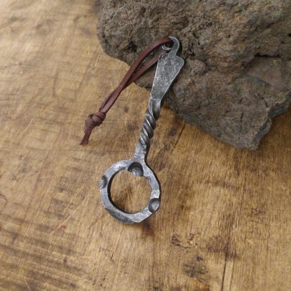 Handgeschmiedeter Flaschenöffner aus Stahl