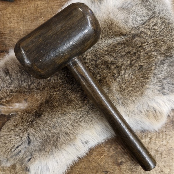 Einfach LARP Holzhammer