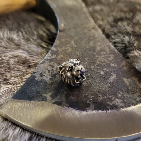 Antike Schmuckperle Löwenkopf aus Silber
