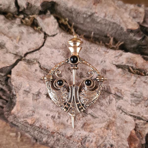 Frühmittelalter Amulett Sachsenmut mit Onyxe aus Bronze