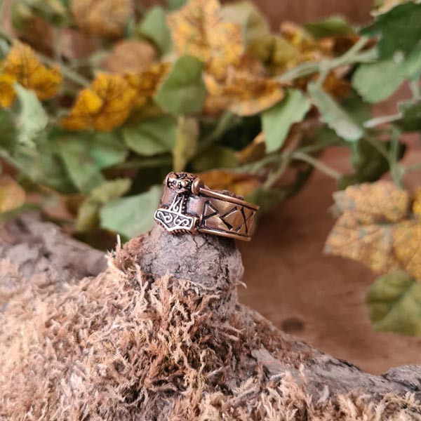 Runenring mit Thorshammer aus Bronze