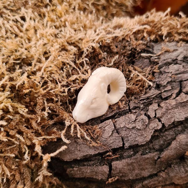 Schmuckperle Widderschädel aus Knochen