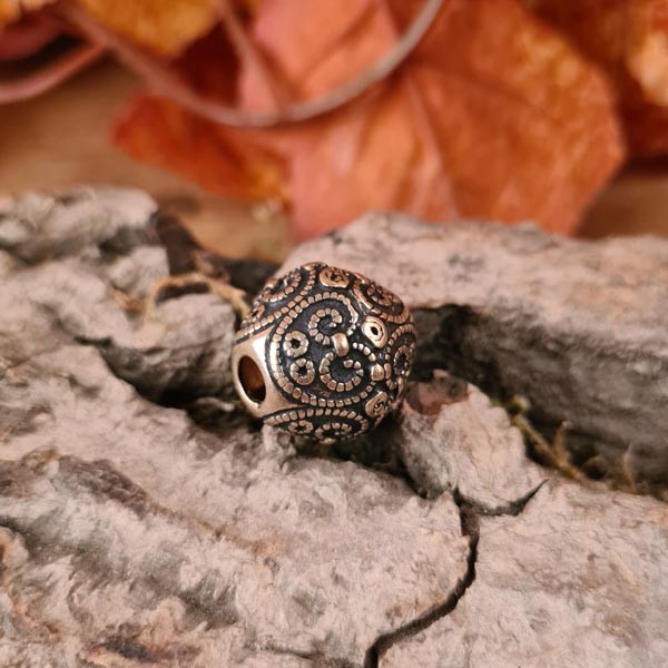 Wikinger Kugelperle Birka mit Spiralmuster aus Bronze
