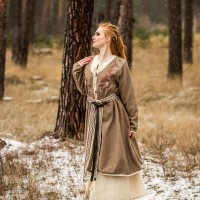 Wikinger Wollmantel Skadi mit Stickerei Wikinger Wollmantel Skadi mit Stickerei