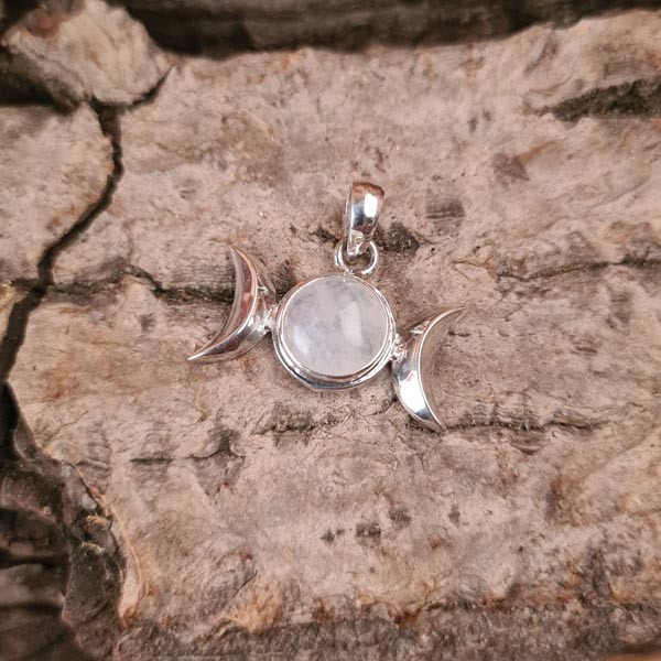 Wicca Amulett Dreifaltige Göttin mit Regenbogenmondstein aus Silber
