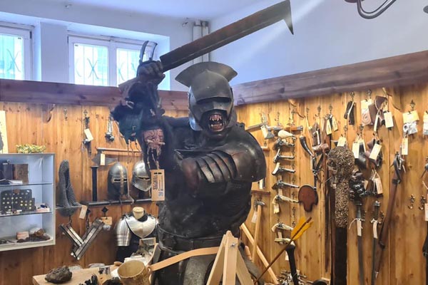 ALORIA_Ladengeschaeft_Uruk-Hai-Klaus-Peter_Detail